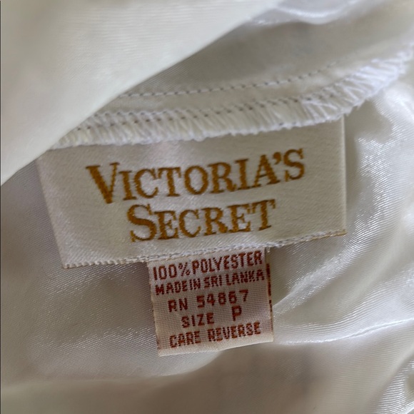 Elegant Lace Sleepwear Set in Cream - Picture 6 of 7